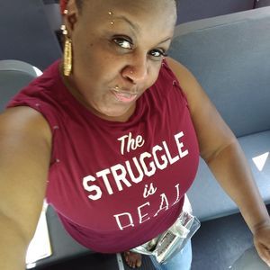 Meet your Posher, Mona